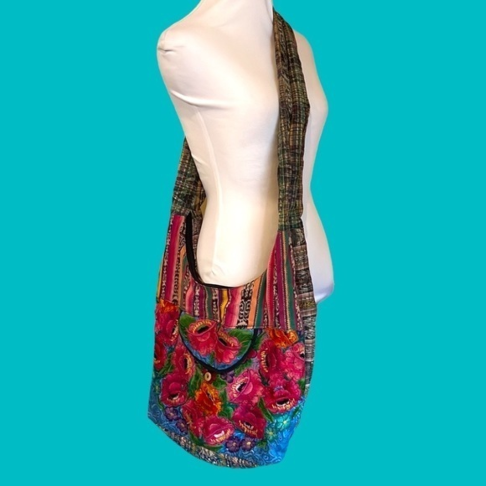 Multicolor Floral Guatemalan Artisan‎ Handmade Crossbody With Zipper